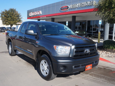 toyota tundra 2012 gray double cab 4x4 5 7l 8 cylinders automatic 76053