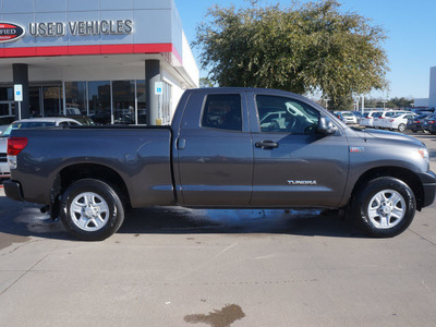 toyota tundra 2012 gray double cab 4x4 5 7l 8 cylinders automatic 76053