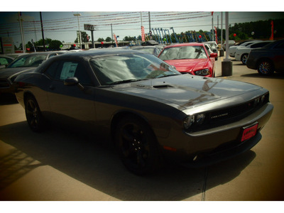 dodge challenger 2014 gray coupe r t gasoline 8 cylinders rear wheel drive automatic 77375