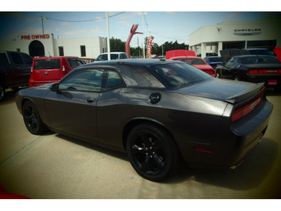 dodge challenger 2014 gray coupe r t gasoline 8 cylinders rear wheel drive automatic 77375