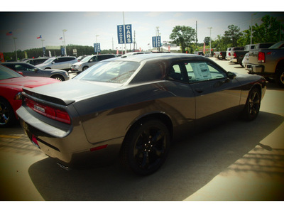 dodge challenger 2014 gray coupe r t gasoline 8 cylinders rear wheel drive automatic 77375