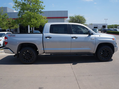 toyota tundra 2014 silver sr5 8 cylinders 6 speed automatic 76053