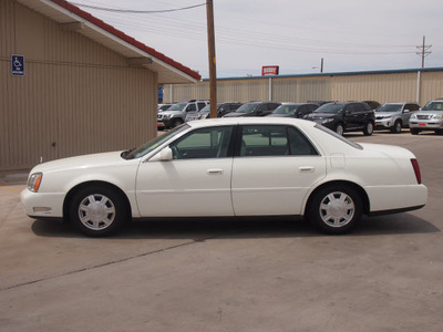 cadillac deville 2005 white sedan gasoline 8 cylinders front wheel drive automatic 79110