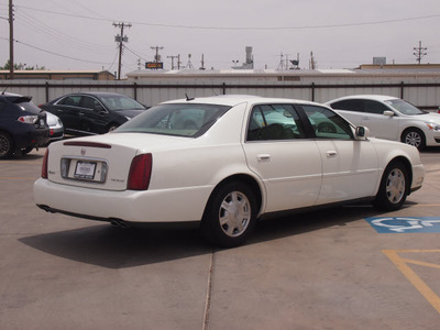 cadillac deville 2005 white sedan gasoline 8 cylinders front wheel drive automatic 79110