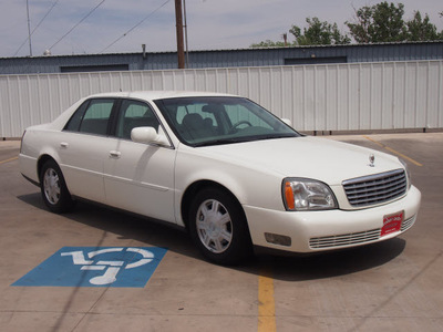 cadillac deville 2005 white sedan gasoline 8 cylinders front wheel drive automatic 79110