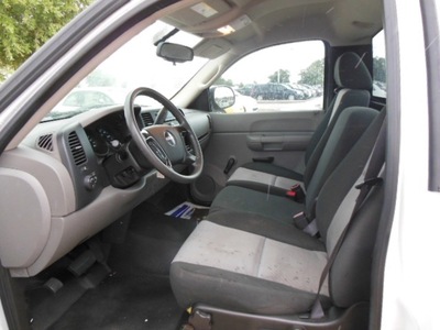 gmc sierra 1500 2009 white 2wd reg cab 133 0 gasoline 6 cylinders 2 wheel drive automatic 76108