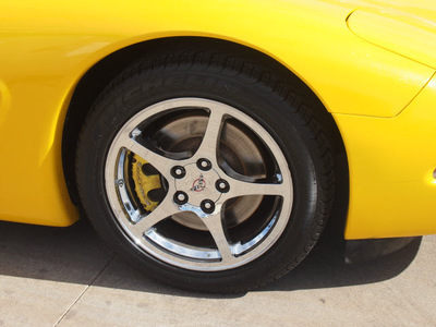 chevrolet corvette 2001 yellow coupe gasoline 8 cylinders rear wheel drive automatic 79110