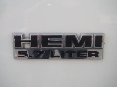 dodge ram 1500 2009 white slt 8 cylinders automatic 76520