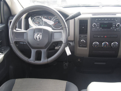 dodge ram 1500 2009 white slt 8 cylinders automatic 76520