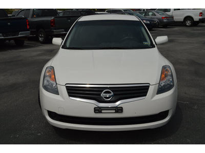 nissan altima 2008 winter frost sedan 2 5 s gasoline 4 cylinders front wheel drive automatic 76234
