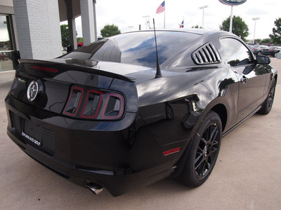 ford mustang 2014 black coupe v6 gasoline 6 cylinders rear wheel drive automatic 76011