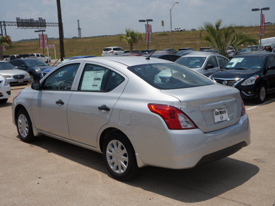 nissan versa 2015 silver sedan s gasoline 4 cylinders front wheel drive 5 speed manual 76116