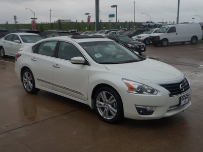 nissan altima 2014 white sedan 3 5 sl gasoline 6 cylinders front wheel drive automatic 76116