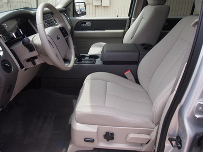 ford expedition 2013 silver suv xlt 8 cylinders automatic 79110