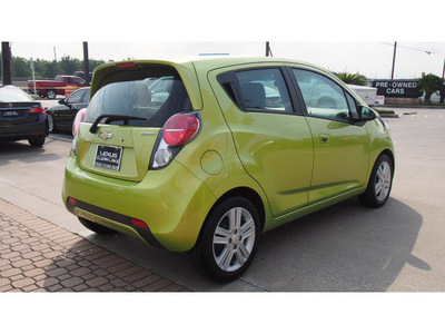 chevrolet spark 2013 lt  green hatchback 1lt auto gasoline 4 cylinders front wheel drive automatic 77546