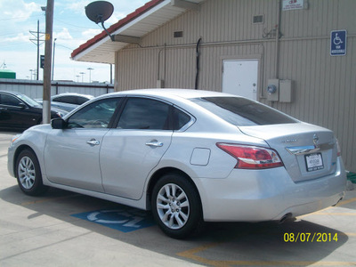 nissan altima 2013 silver sedan 2 5 s gasoline 4 cylinders front wheel drive automatic 79110