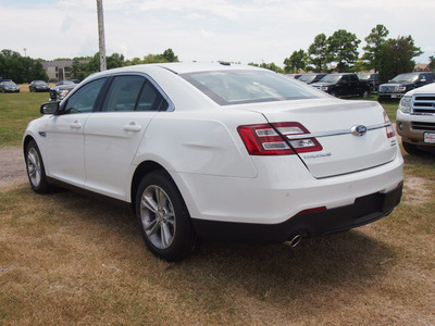 ford taurus 2015 white sedan sel gasoline 6 cylinders front wheel drive 6 speed automatic 77539