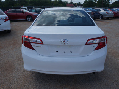 toyota camry 2014 white sedan le gasoline 4 cylinders front wheel drive 6 speed automatic 76053