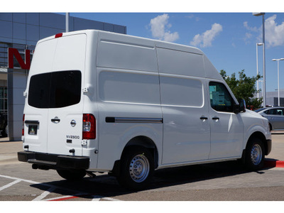 nissan nv cargo 2014 white van 2500 hd s gasoline 8 cylinders 2 wheel drive automatic 79119