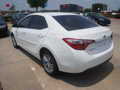 toyota corolla 2014 white sedan le plus gasoline 4 cylinders front wheel drive cvt 76053