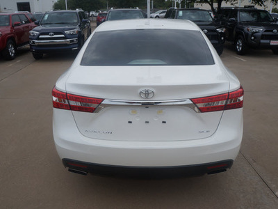 toyota avalon 2014 white sedan xle premium gasoline 6 cylinders front wheel drive 6 speed automatic 76053