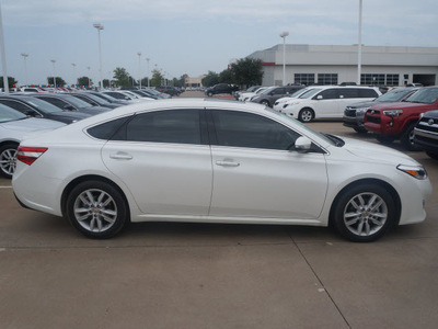 toyota avalon 2014 white sedan xle premium gasoline 6 cylinders front wheel drive 6 speed automatic 76053