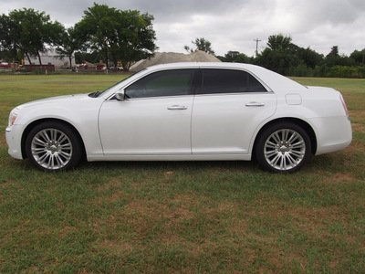 chrysler 300 2012 white sedan c luxury series gasoline 8 cylinders rear wheel drive automatic 77859