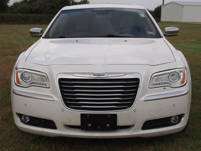 chrysler 300 2012 white sedan c luxury series gasoline 8 cylinders rear wheel drive automatic 77859