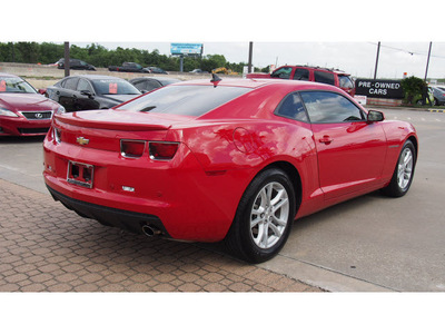 chevrolet camaro 2013 red coupe lt 6 cylinders manual 77546
