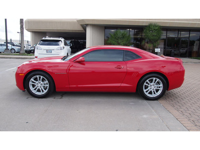 chevrolet camaro 2013 red coupe lt 6 cylinders manual 77546