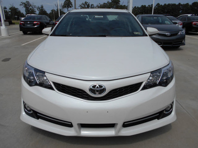 toyota camry 2014 blizzard pearl sedan se 4 cylinders automatic 75569