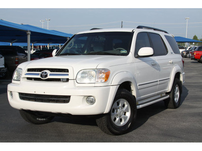 toyota sequoia 2005 white suv sr5 8 cylinders automatic 76234