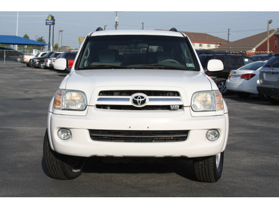 toyota sequoia 2005 white suv sr5 8 cylinders automatic 76234