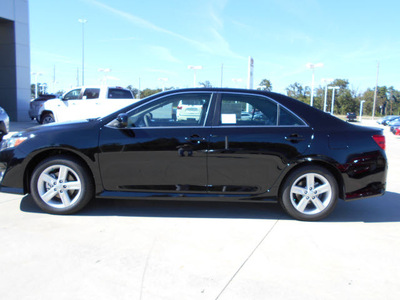 toyota camry 2014 black sedan se gasoline 4 cylinders front wheel drive 6 speed automatic 75569