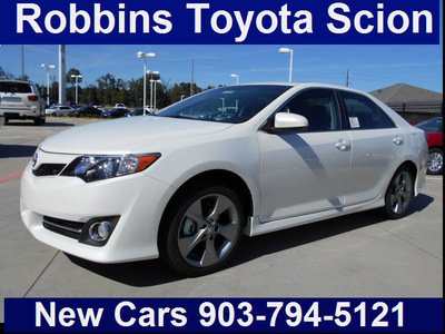 toyota camry 2014 white sedan se sport gasoline 4 cylinders front wheel drive 6 speed automatic 75569