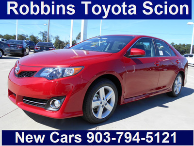 toyota camry 2014 red sedan se gasoline 4 cylinders front wheel drive 6 speed automatic 75569