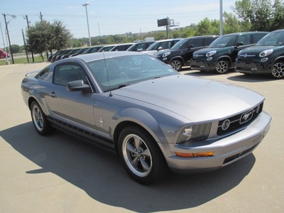 ford mustang 2006 gray coupe v6 standard gasoline 6 cylinders rear wheel drive automatic 76108