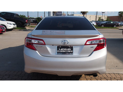 toyota camry 2014 silver sedan se 4 cylinders 6 speed automatic 77546