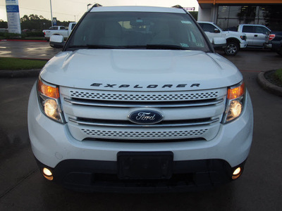 ford explorer 2011 white suv limited gasoline 6 cylinders 2 wheel drive 6 speed automatic 77539