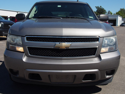 chevrolet tahoe 2007 gray suv ls 8 cylinders automatic 77575