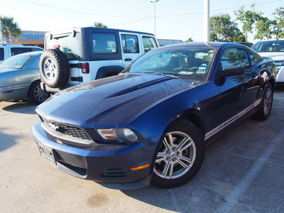 ford mustang 2012 dk  blue coupe gasoline 6 cylinders rear wheel drive not specified 77539