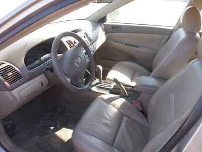 toyota camry le xle se