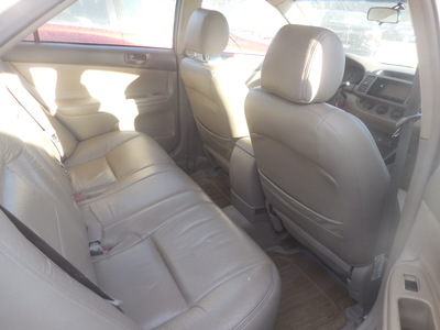 toyota camry le xle se