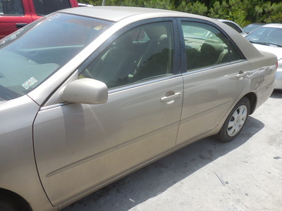 toyota camry le xle se