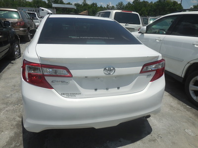 toyota camry l se le xle