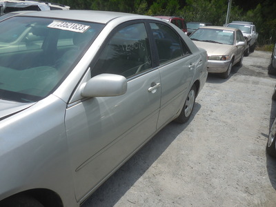 toyota camry le xle se