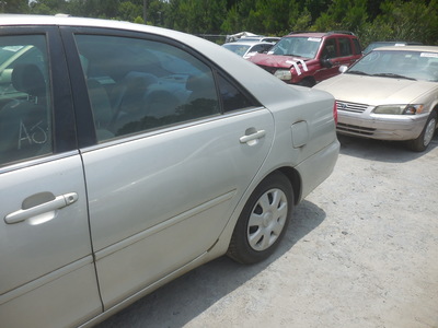 toyota camry le xle se