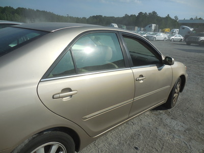 toyota camry le xle se