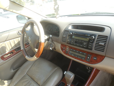 toyota camry le xle se