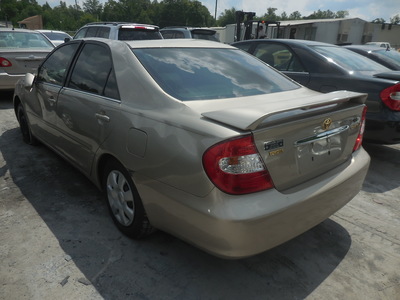 toyota camry le xle se